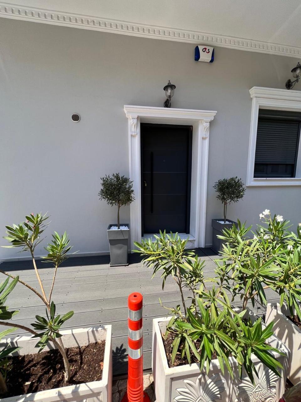 Kontis' Furnished Apartment 路特奇 外观 照片