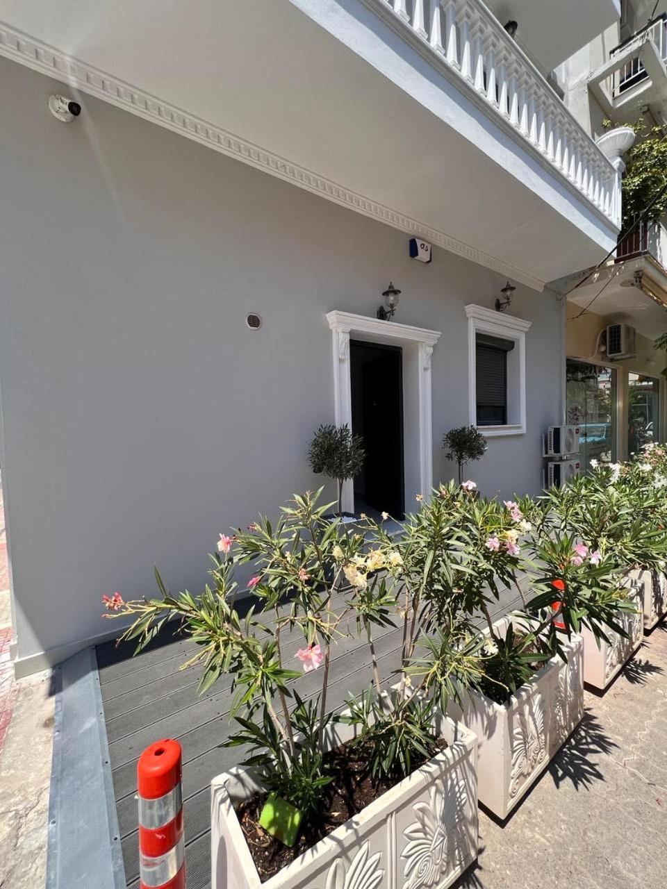 Kontis' Furnished Apartment 路特奇 外观 照片